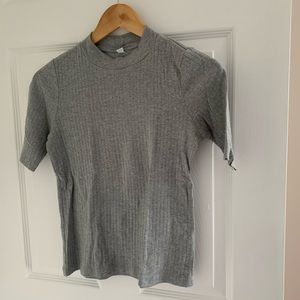 UNIQLO - RIBBED GREY MOCK NECK